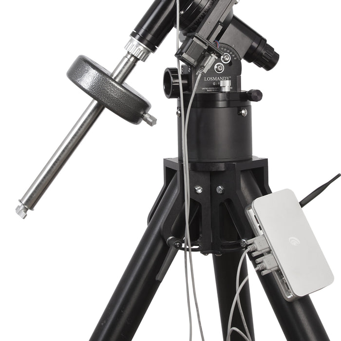 Live-Internetzugang-Machen Sie Astrophotographen, während Sie einen 165-mm-APO von FPL-53 mithilfe der PMC-Acht über Remote-Teleskopbetrieb kontrollieren